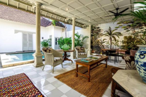 The Gatehouse - Quirky 1BR luxury pool villa, fabulous location
